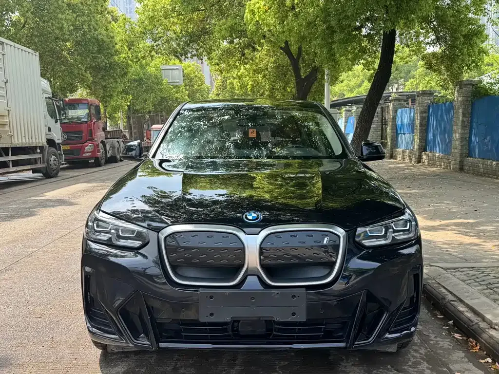 BMW iX3 — фото 10
