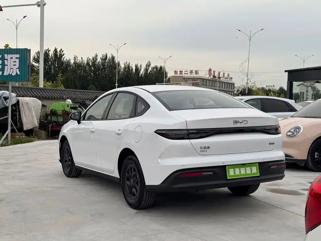 BYD Seal 05 DM-i — фото 7