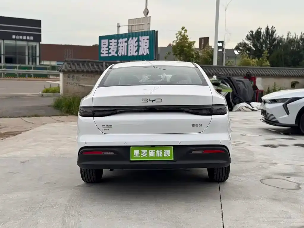 BYD Seal 05 DM-i — фото 9