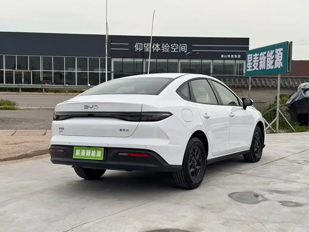 BYD Seal 05 DM-i — фото 8