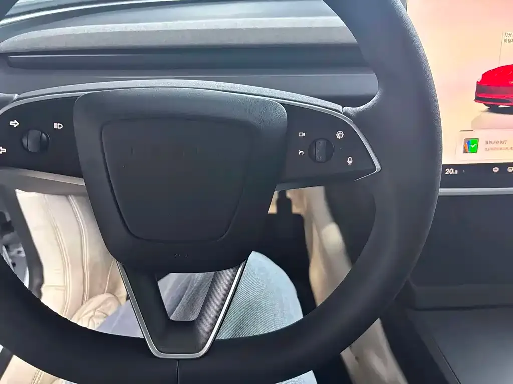 Tesla Model 3 — фото 2