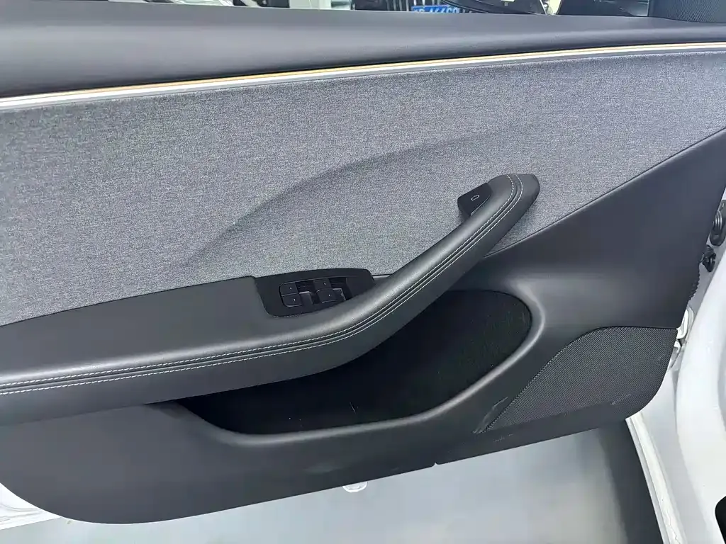 Tesla Model 3 — фото 10