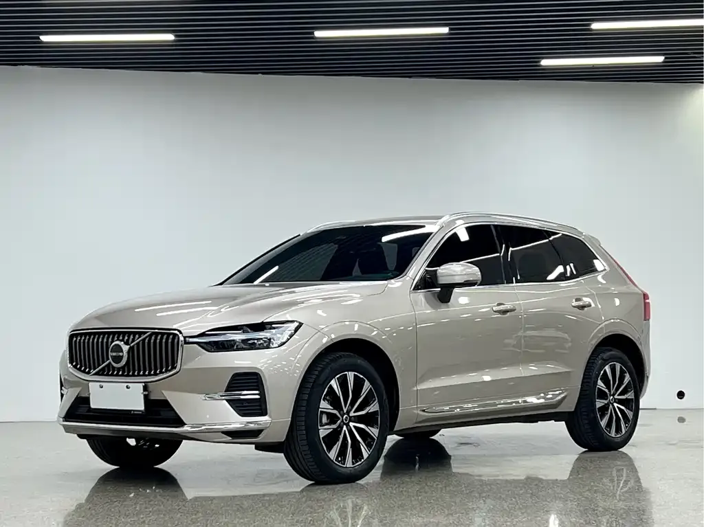 Volvo XC60 — фото 1
