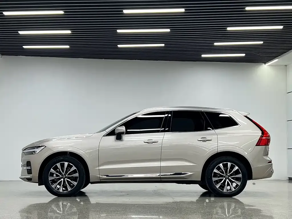 Volvo XC60 — фото 6