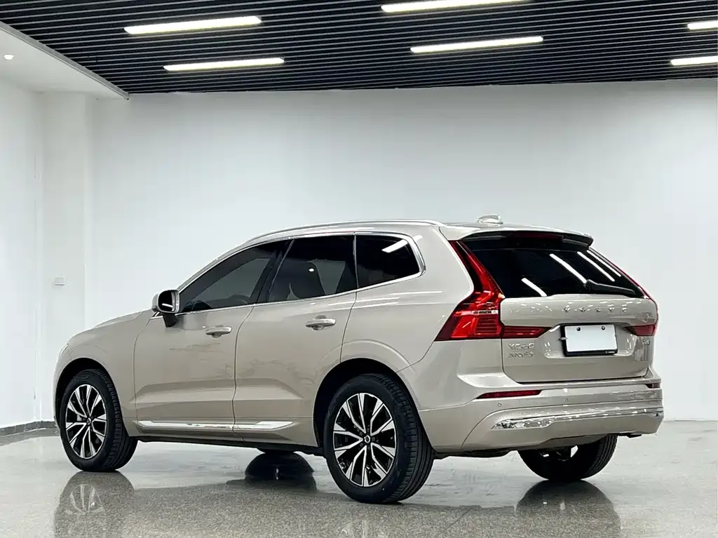 Volvo XC60 — фото 9