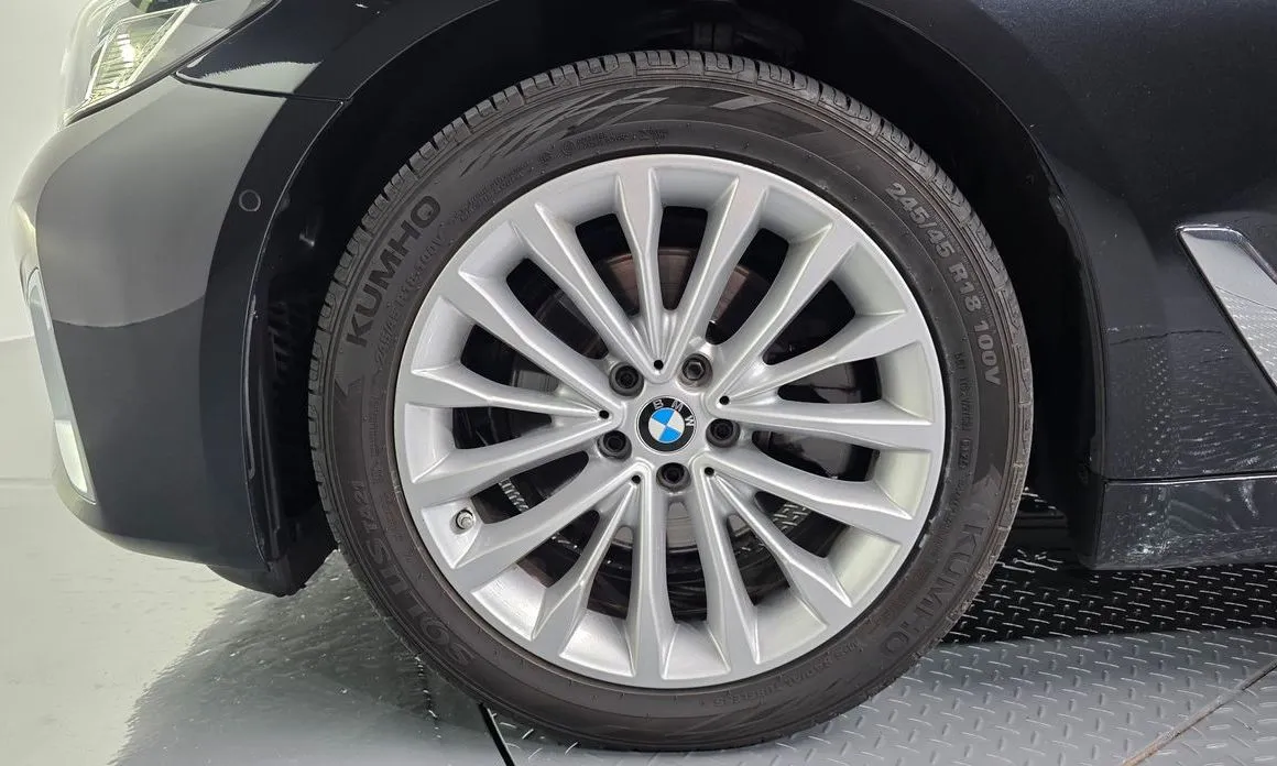 BMW 5-Series — фото 10