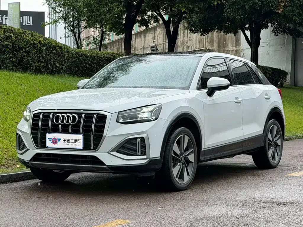Audi Q2L — фото 1
