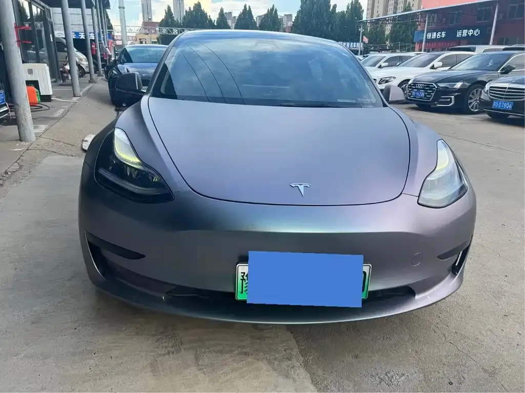 Tesla Model 3 — фото 1