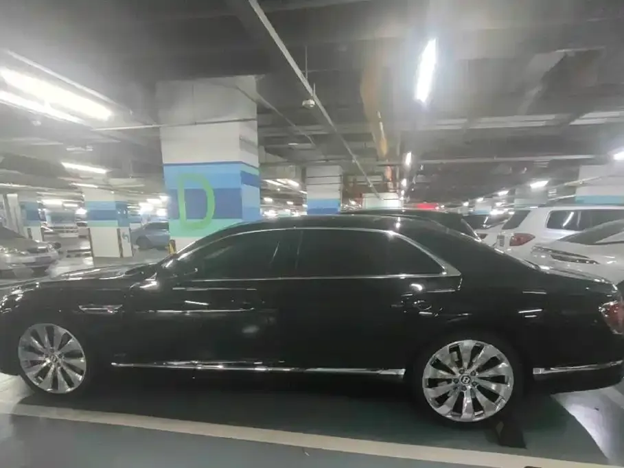 Bentley Flying Spur — фото 2