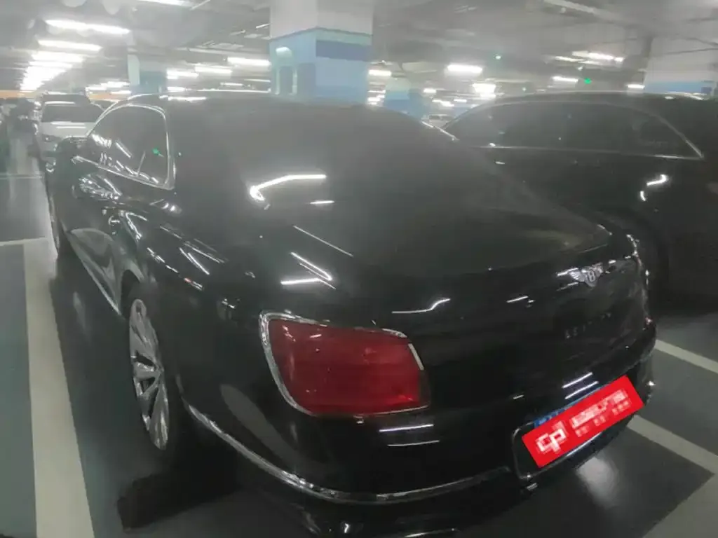 Bentley Flying Spur — фото 6