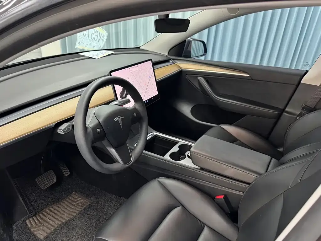 Tesla Model Y — фото 9