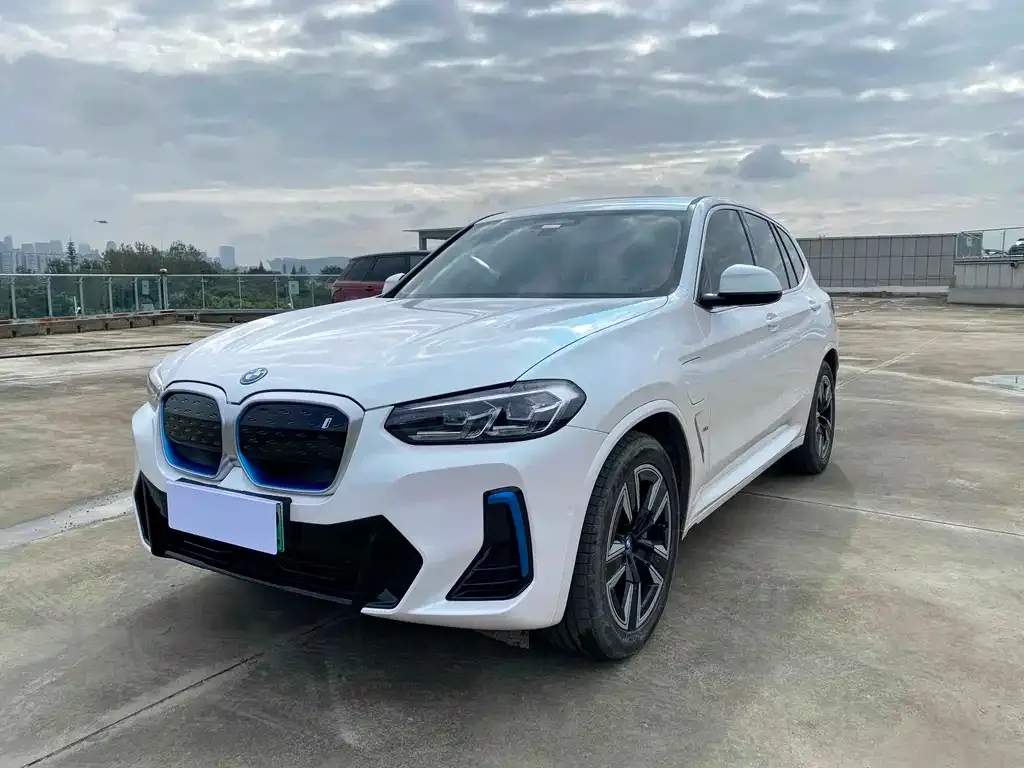 BMW iX3 — фото 1