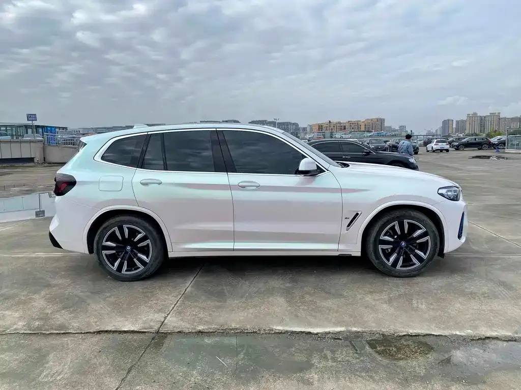 BMW iX3 — фото 2