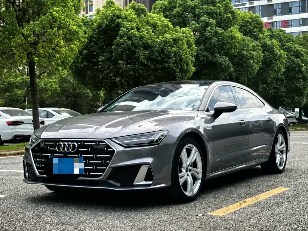 Audi A7L — фото 1