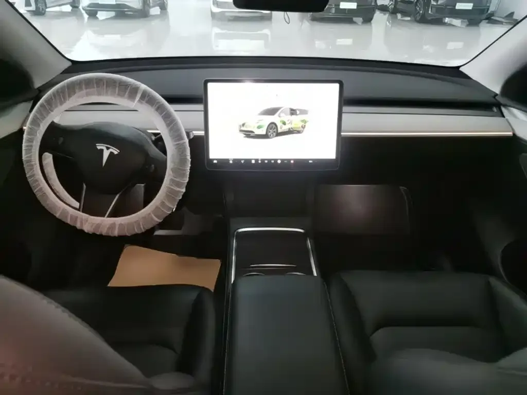Tesla Model Y — фото 3