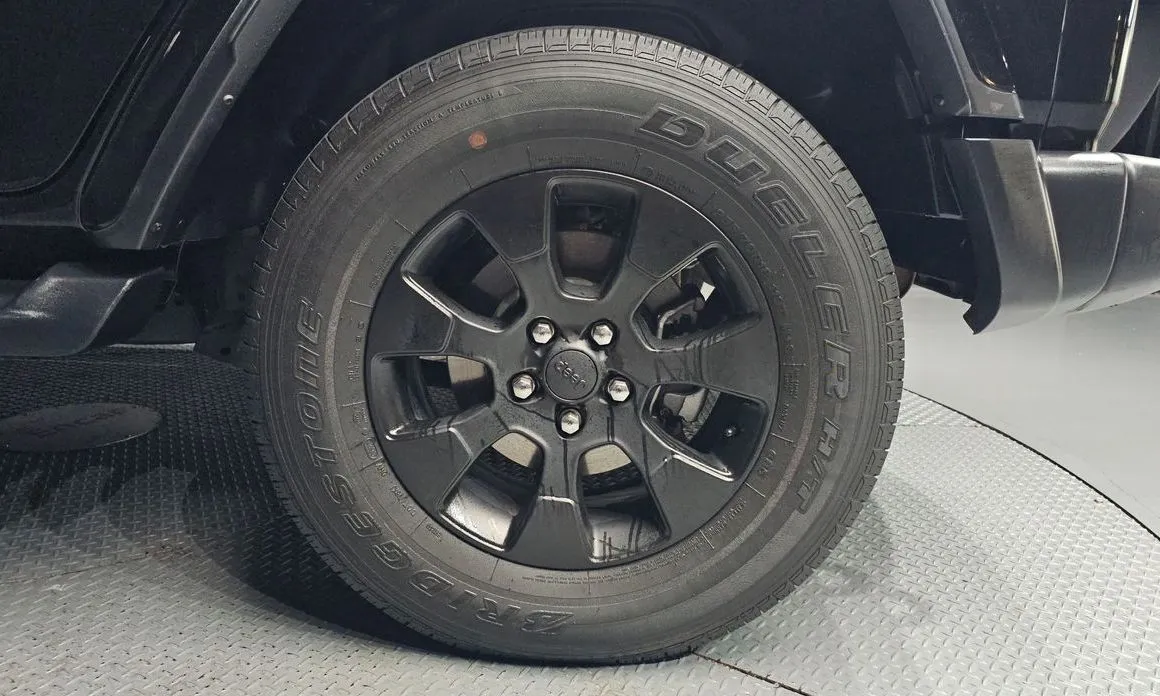 Jeep Wrangler — фото 10