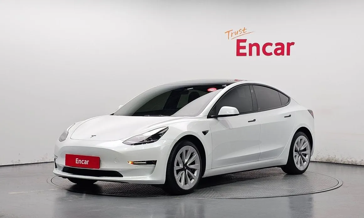 Tesla Model 3 — фото 1