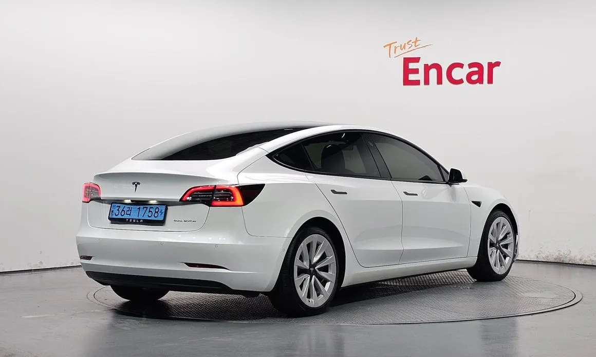 Tesla Model 3 — фото 7