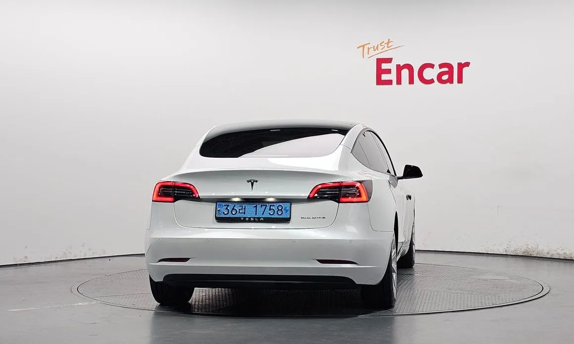 Tesla Model 3 — фото 2