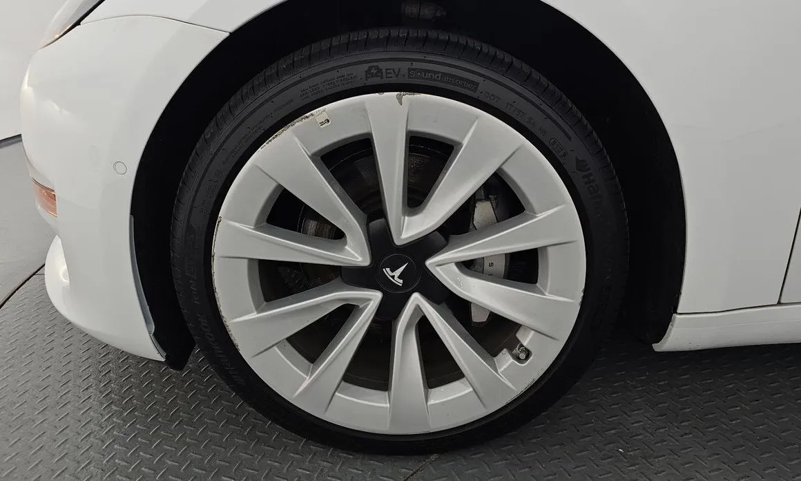 Tesla Model 3 — фото 6