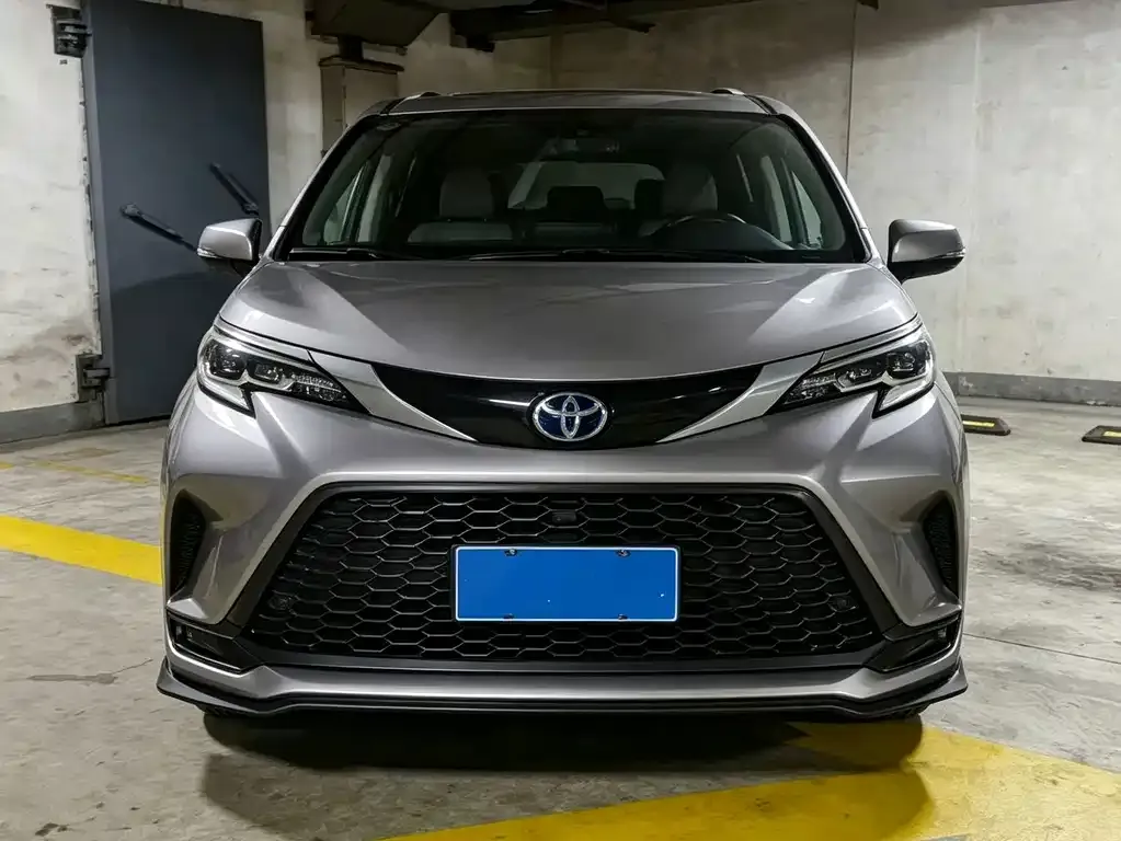Toyota Granvia — фото 10