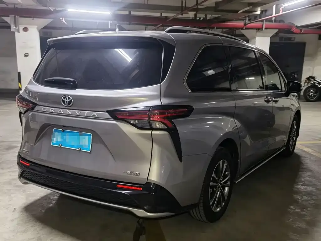 Toyota Granvia — фото 9