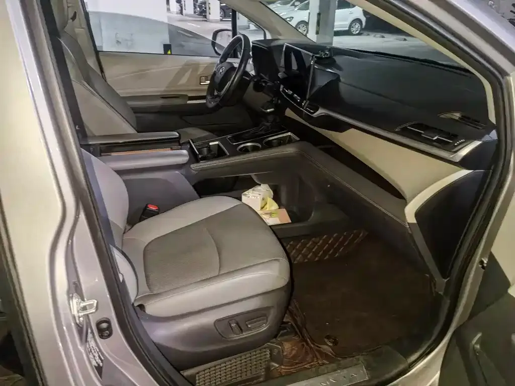 Toyota Granvia — фото 4