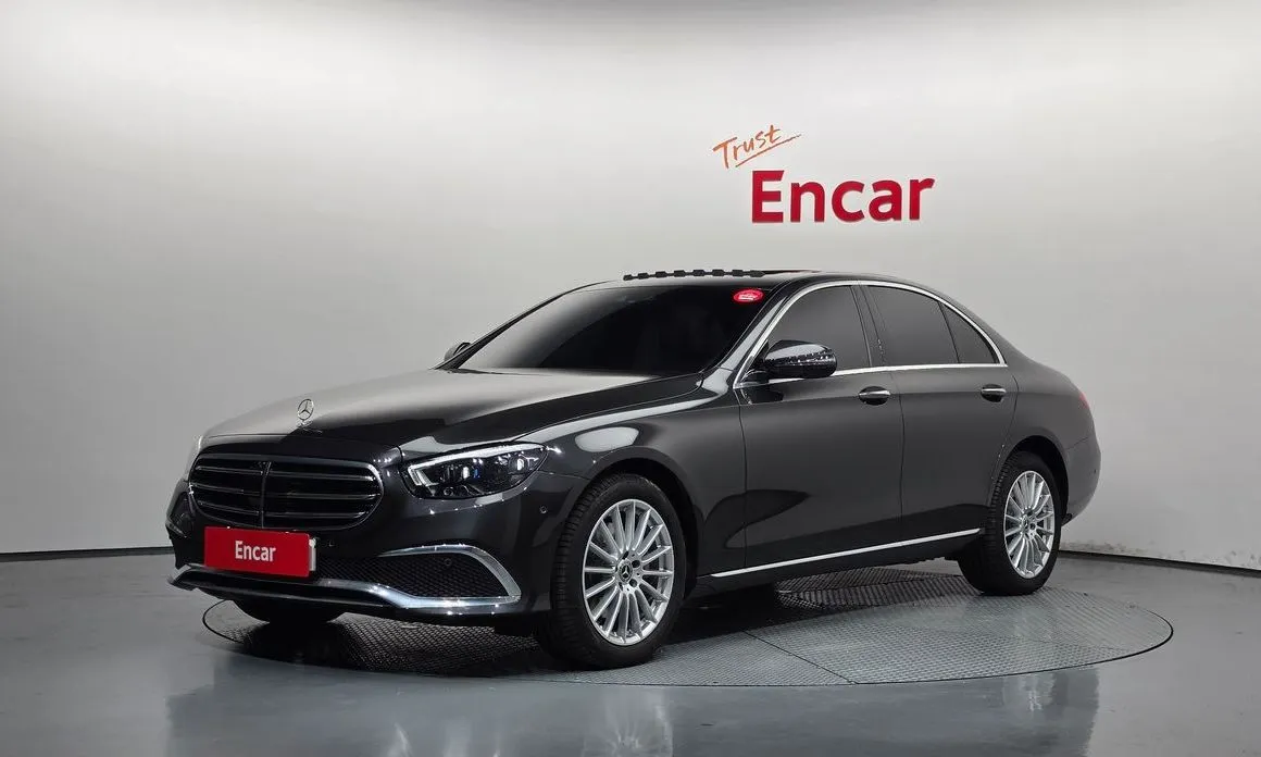 Mercedes-Benz E-Class — фото 1