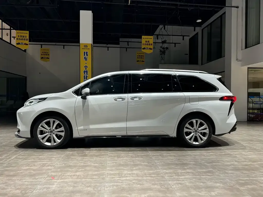 Toyota Sienna — фото 9