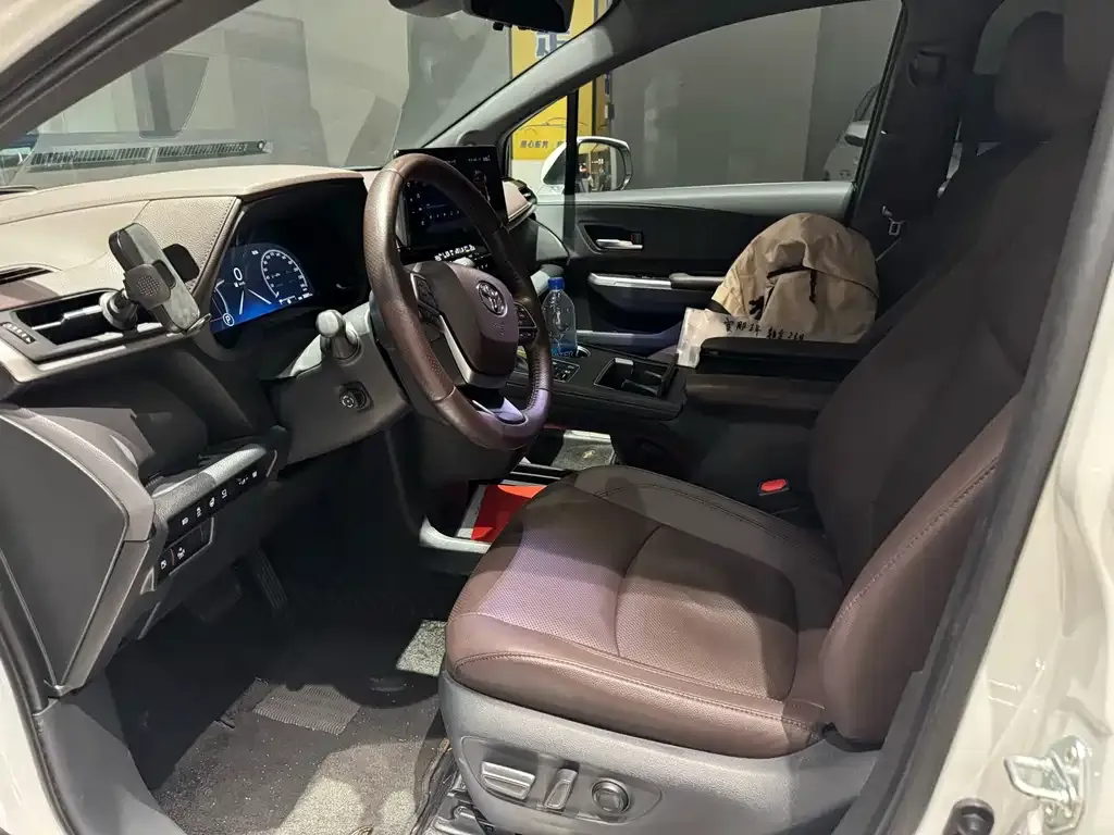 Toyota Sienna — фото 3