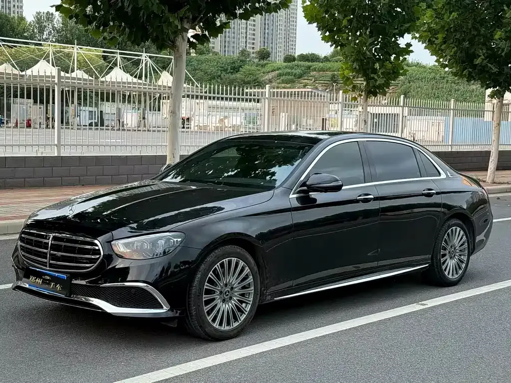 Mercedes-Benz E-Class — фото 1