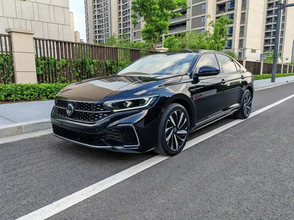 Volkswagen Passat — фото 1