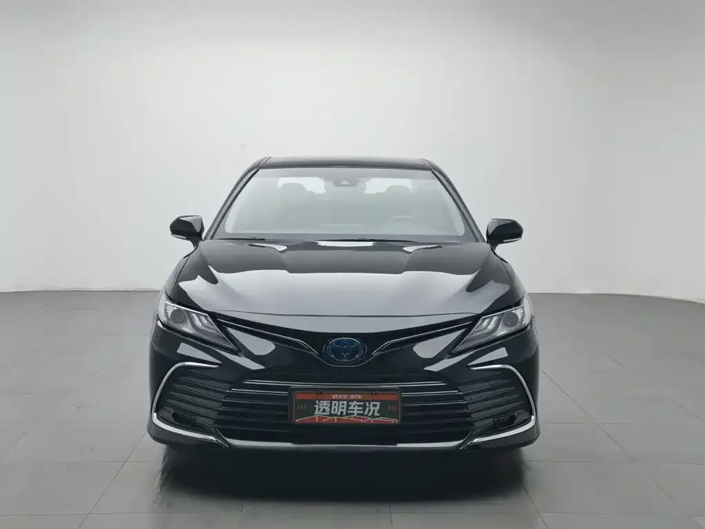 Toyota Camry — фото 2