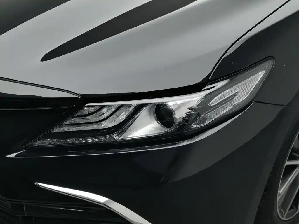 Toyota Camry — фото 5