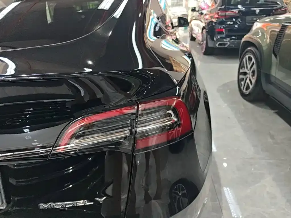Tesla Model Y — фото 6