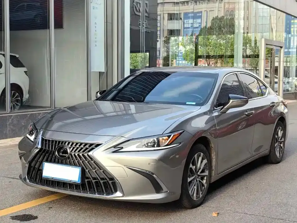 Lexus ES — фото 1