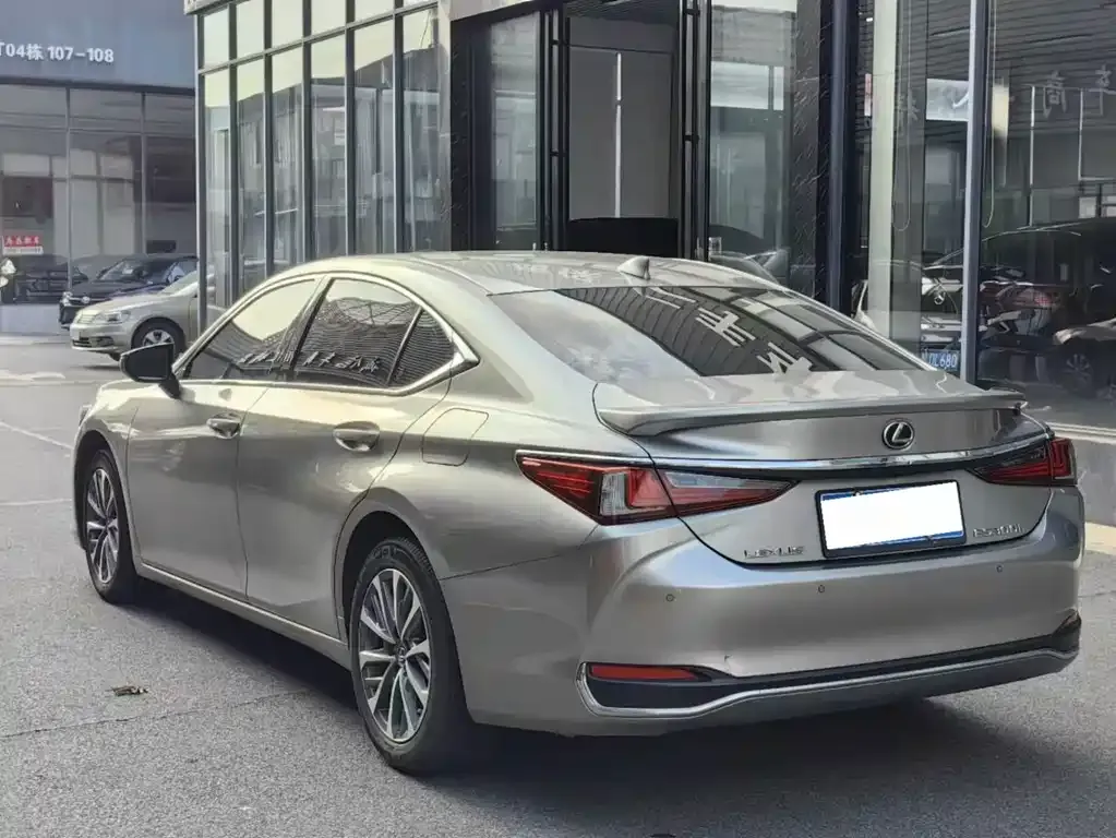 Lexus ES — фото 6