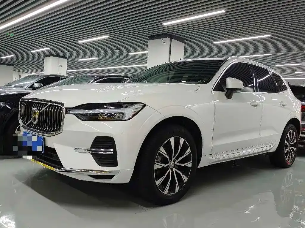 Volvo XC60 — фото 1