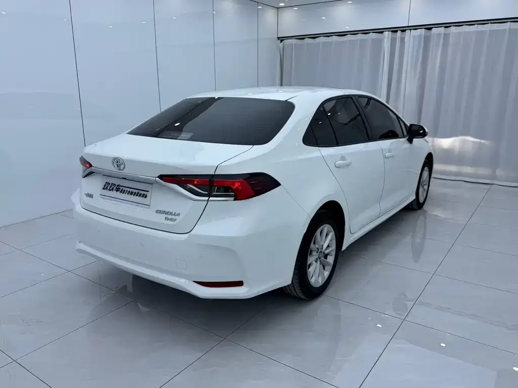 Toyota Corolla — фото 4