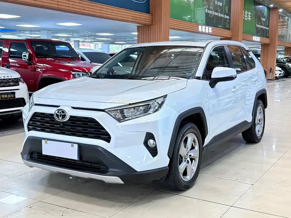 Toyota RAV4 — фото 1