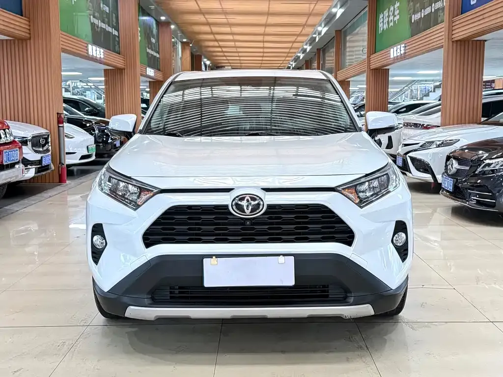 Toyota RAV4 — фото 6