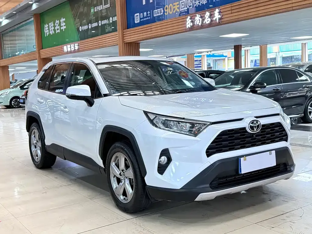 Toyota RAV4 — фото 4