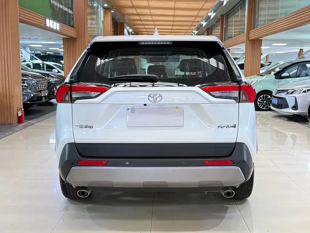 Toyota RAV4 — фото 2