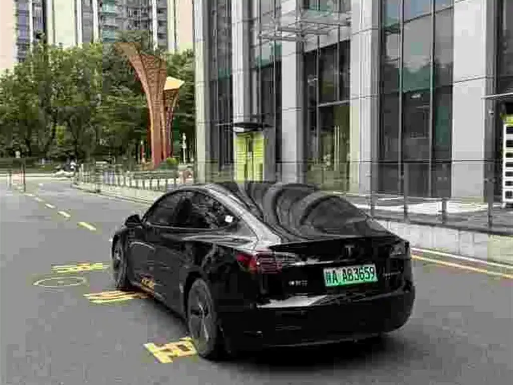 Tesla Model 3 — фото 5