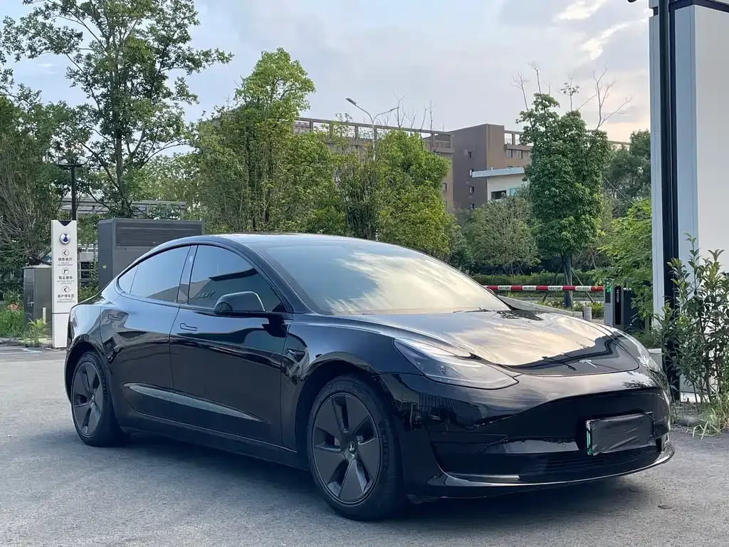 Tesla Model 3 — фото 10