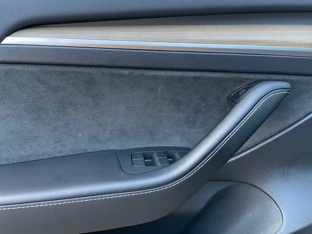 Tesla Model 3 — фото 8