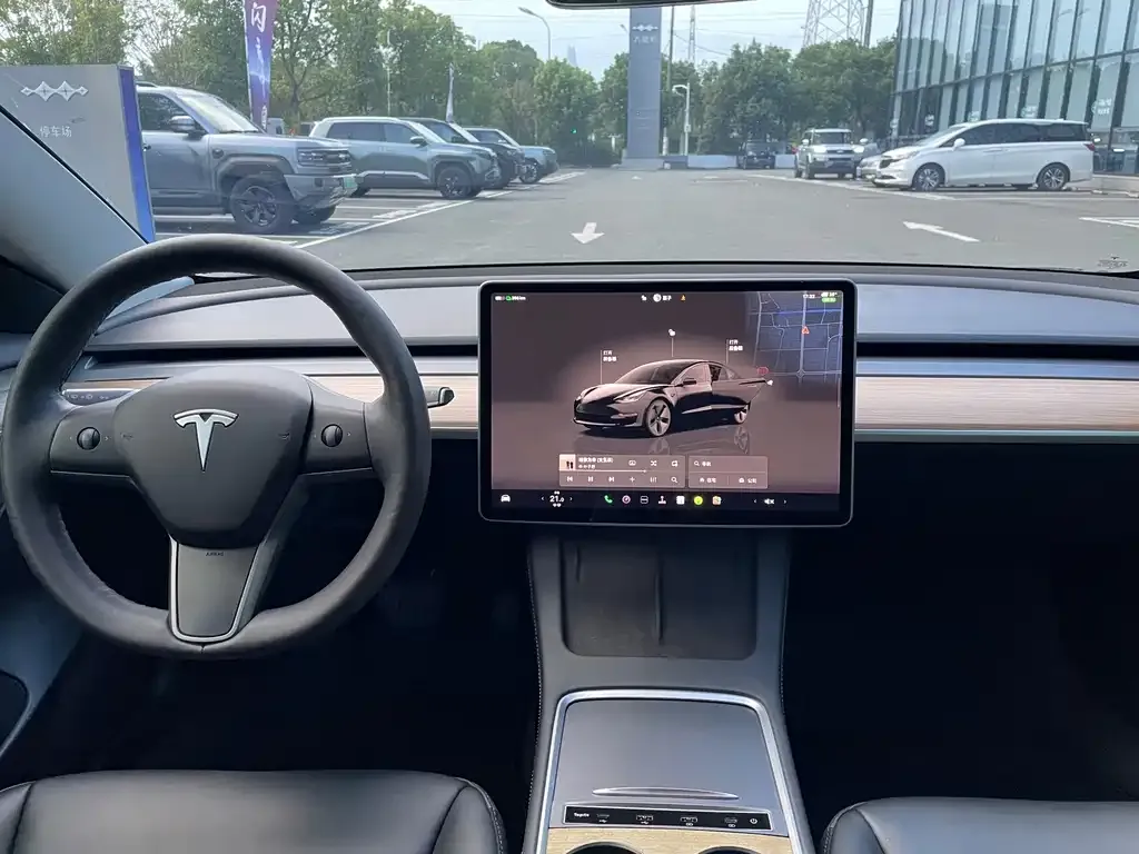 Tesla Model 3 — фото 9