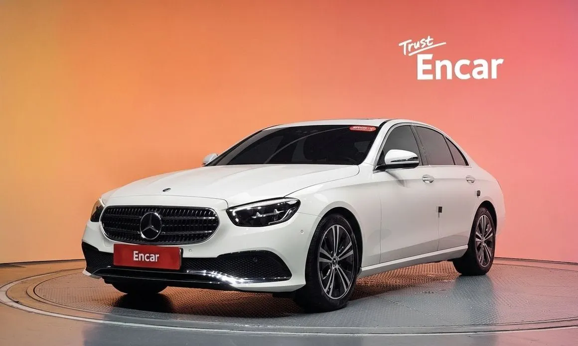 Mercedes-Benz E-Class — фото 1