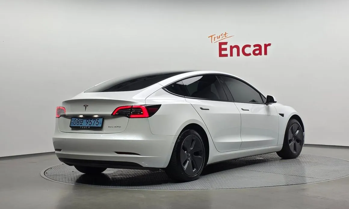 Tesla Model 3 — фото 4