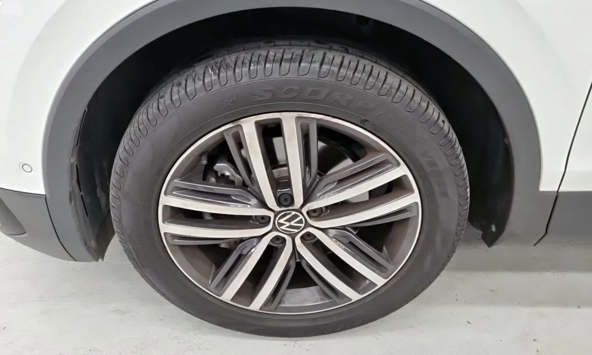 Volkswagen Tiguan — фото 8